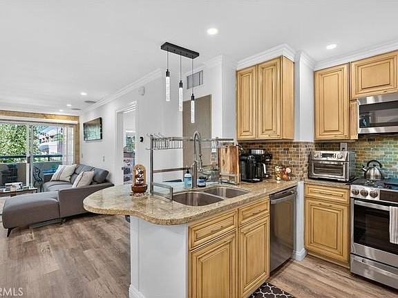5550 Owensmouth Ave #33 - Photo 5 of 19