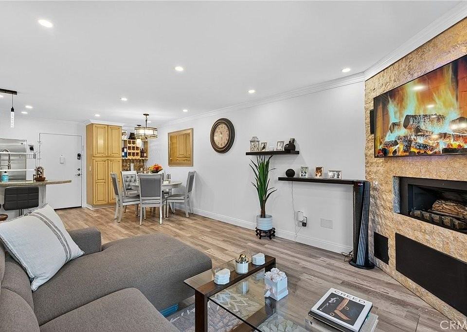 5550 Owensmouth Ave #33 - Photo 6 of 19