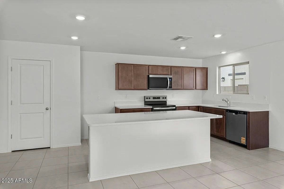 18185 East Zuza Drive - Photo 5 of 33