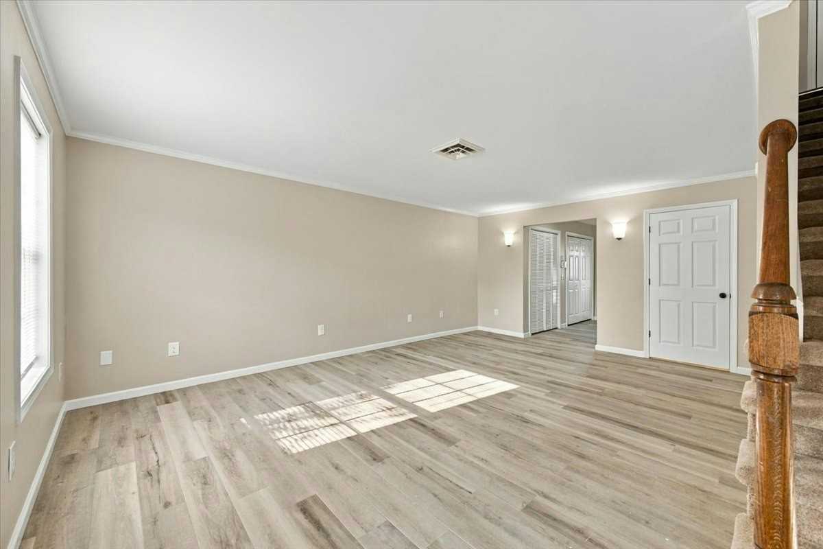 2420 Volunteer Parkway, Unit 27 - Photo 5 of 21
