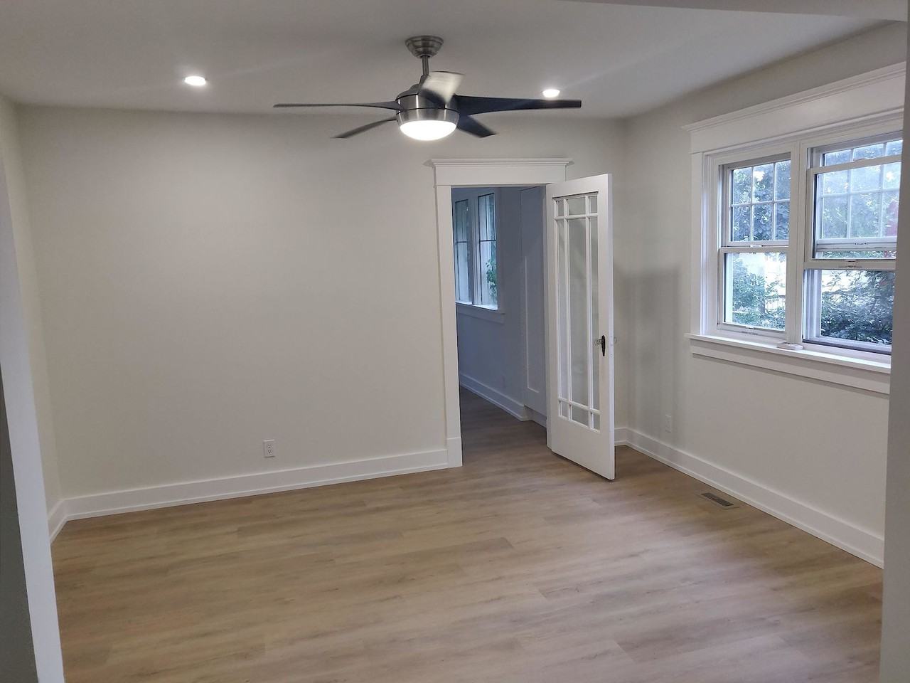 237 9 Ave Nw - Photo 3 of 15