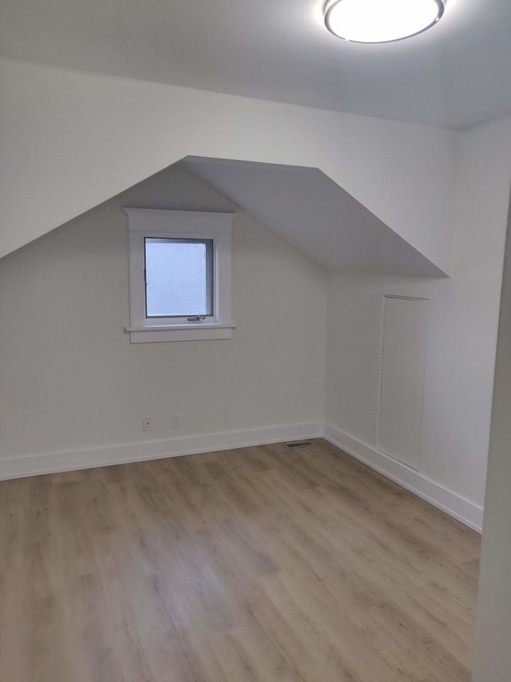 237 9 Ave Nw - Photo 4 of 15