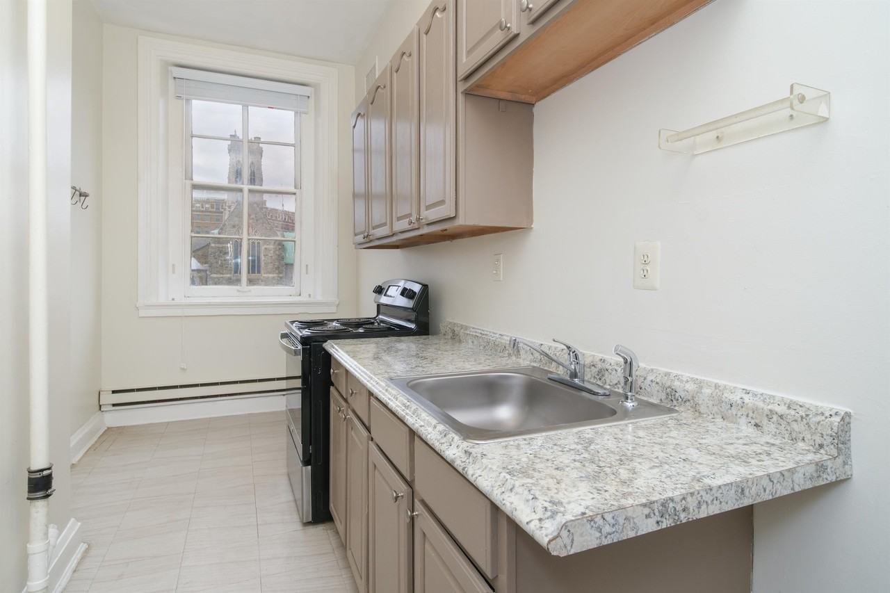 827 North Charles Street - Photo 4 of 9