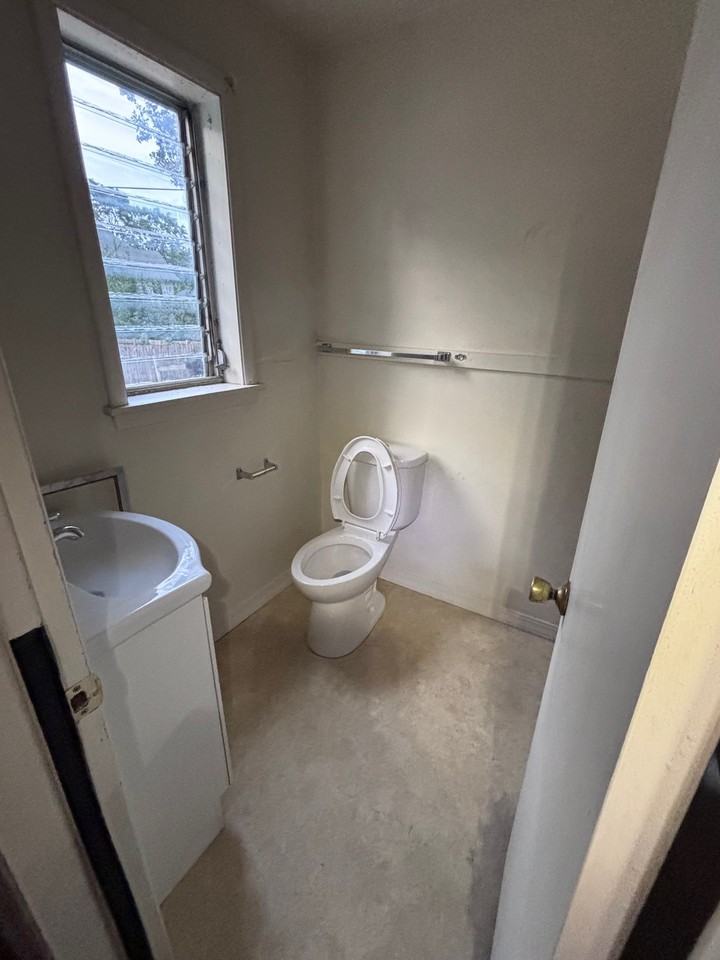 614 West Church Street - Photo 4 of 5