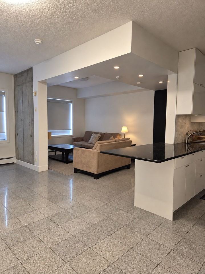 10180 104 St Nw