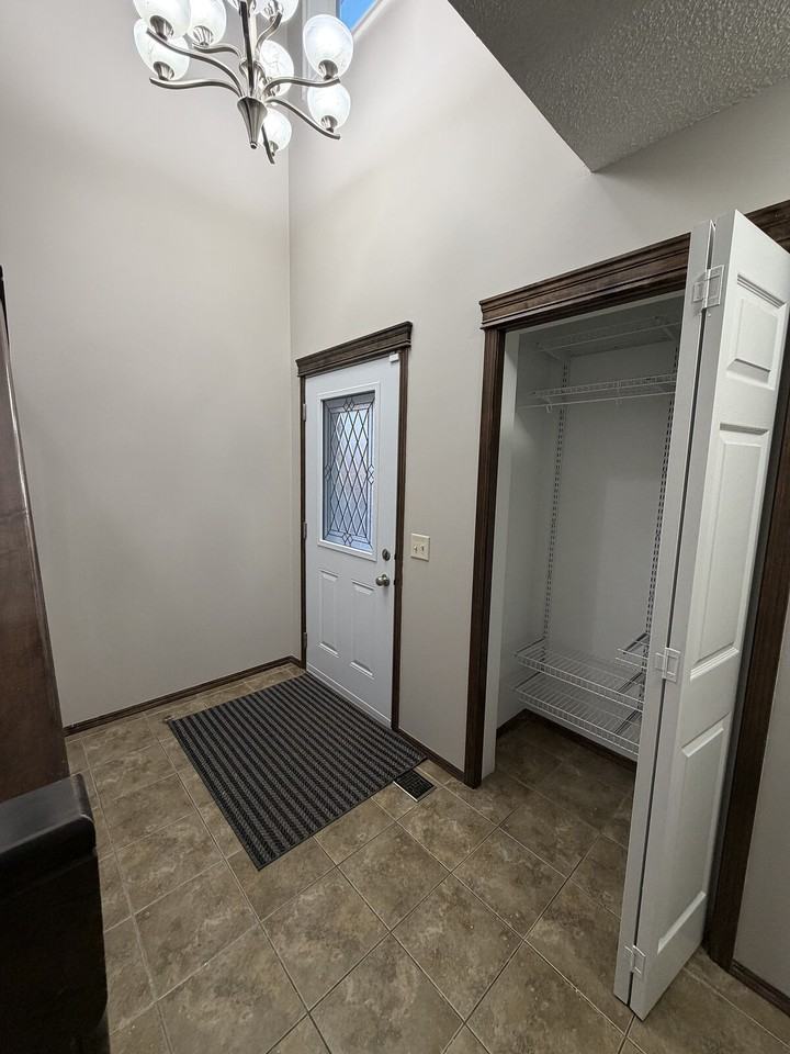 685 Cranston Dr Se - Photo 5 of 50