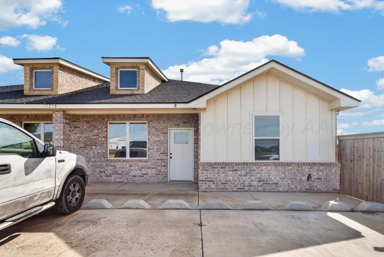 13825 PERIWINKLE UNIT B Drive - Photo 2 of 22