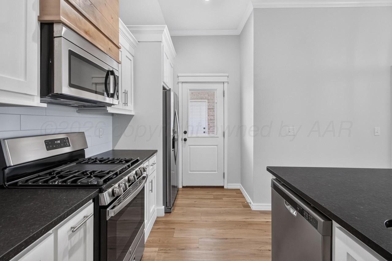 13825 PERIWINKLE UNIT B Drive - Photo 7 of 22
