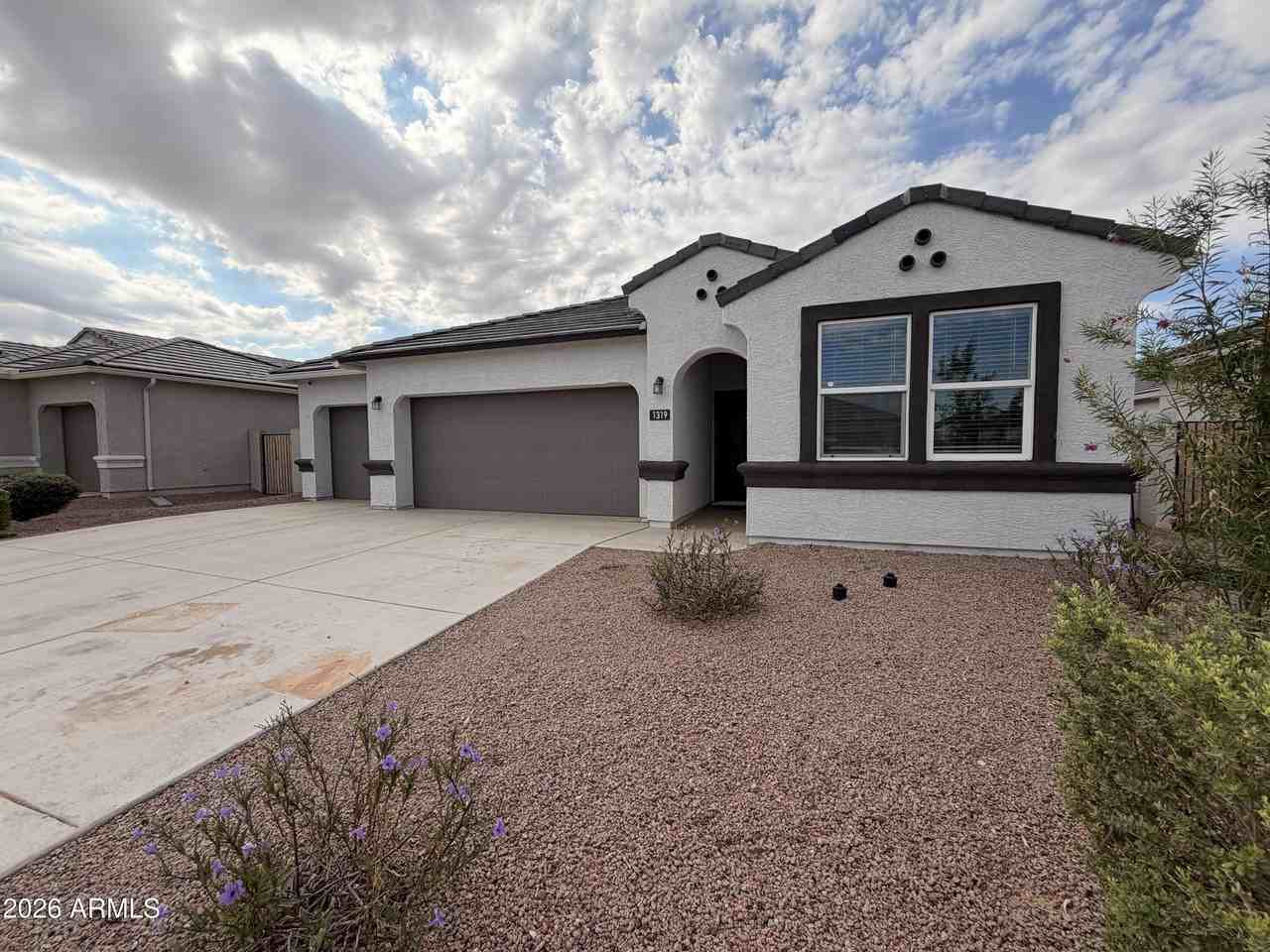 1319 W Raymond Ave - Photo 2 of 33