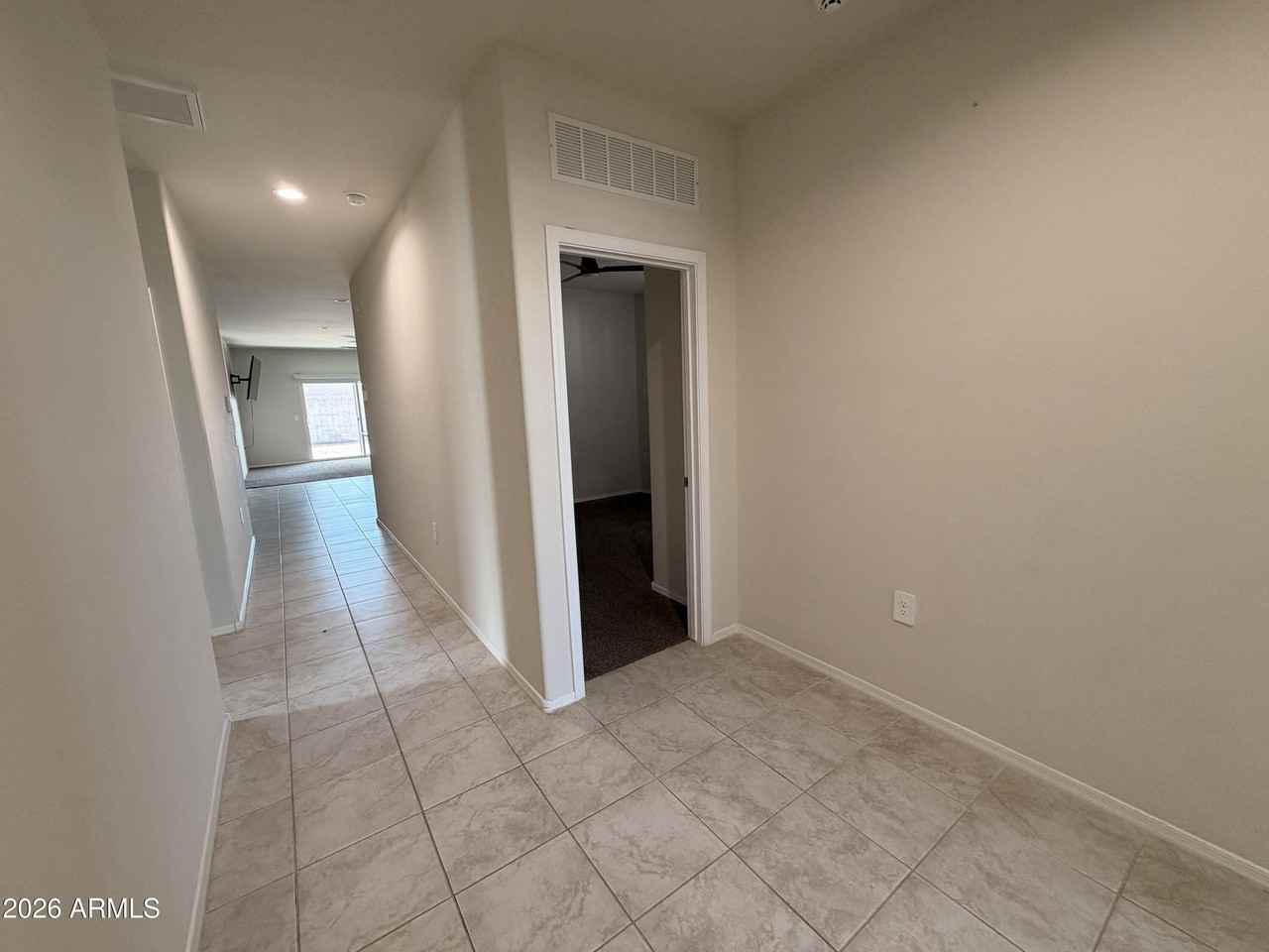 1319 W Raymond Ave - Photo 4 of 33
