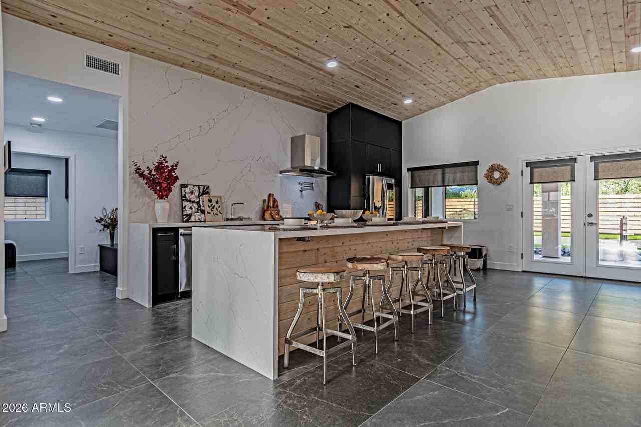 3027 N 26th St - Photo 4 of 44