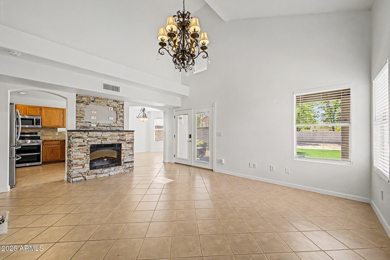 3301 E Marconi Ave - Photo 3 of 19