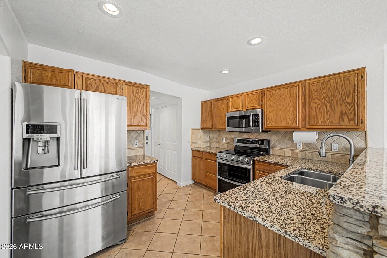 3301 E Marconi Ave - Photo 4 of 19