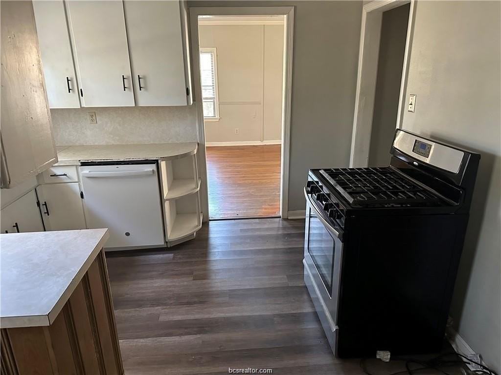 407 Victoria St - Photo 4 of 10
