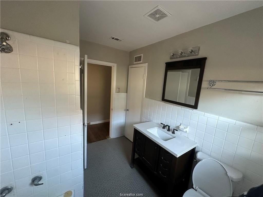 407 Victoria St - Photo 5 of 10