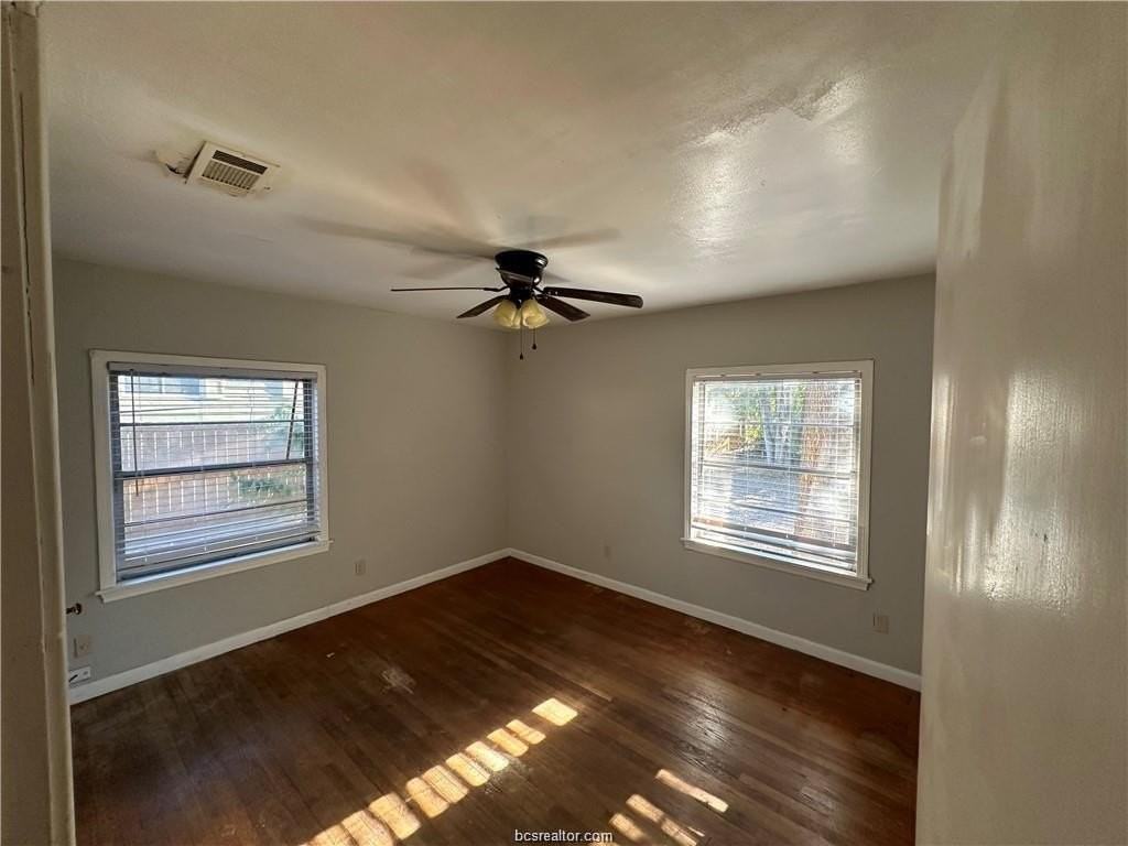 407 Victoria St - Photo 6 of 10