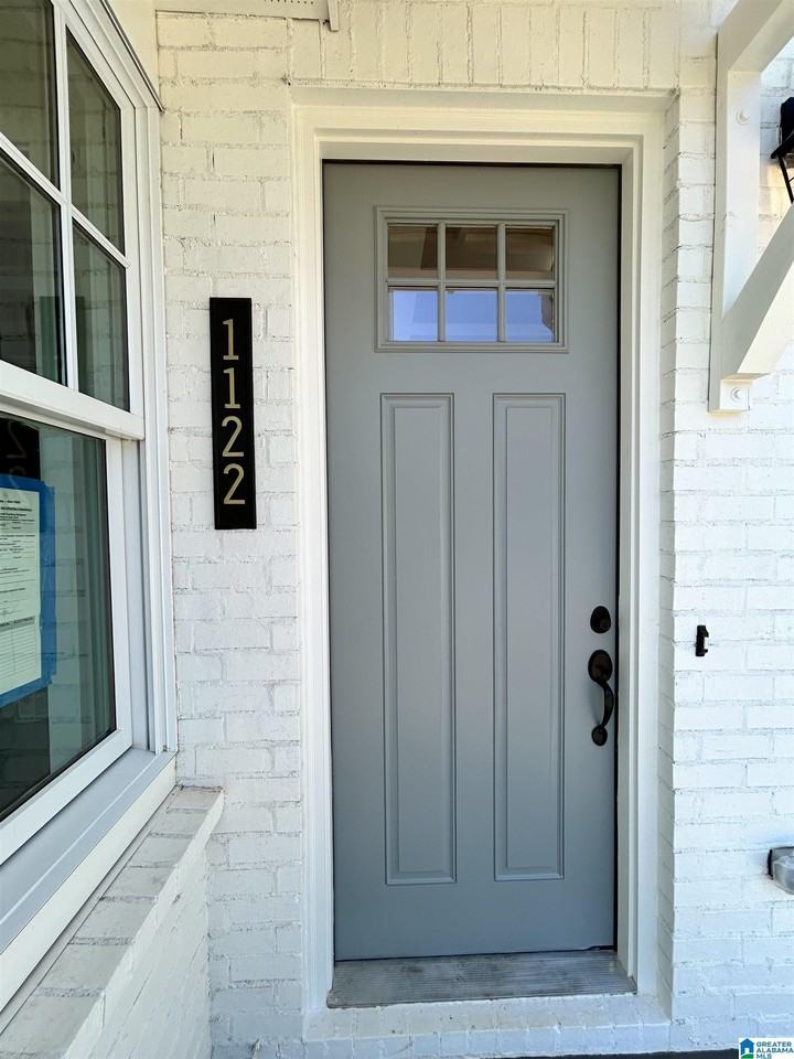 1122 Windsor Sq - Photo 2 of 33