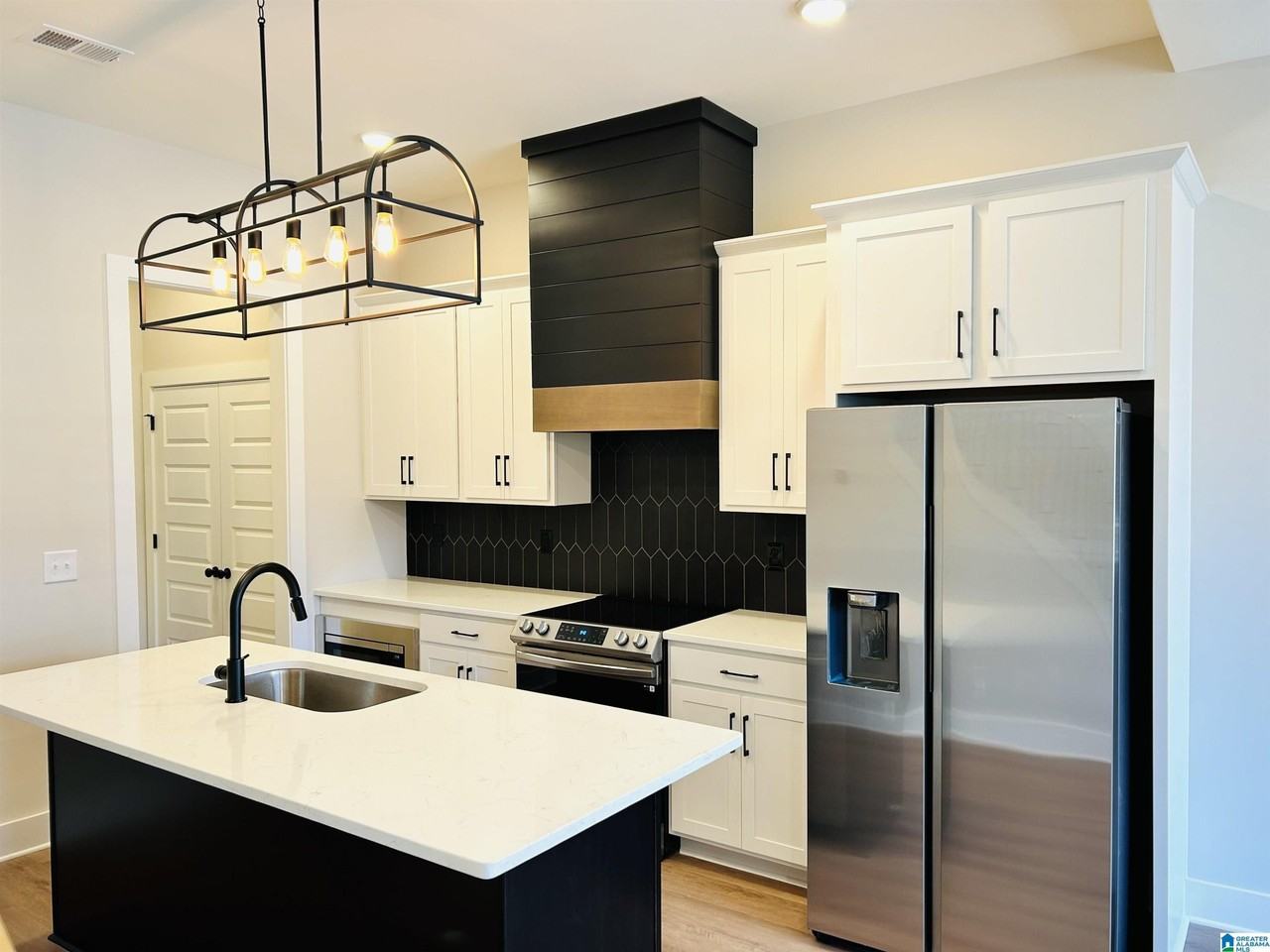 1122 Windsor Sq - Photo 6 of 33