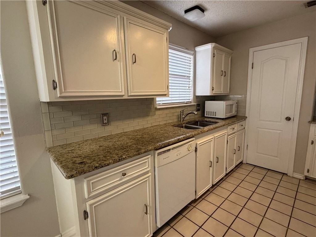 5318 Spring Brook Dr - Photo 4 of 8