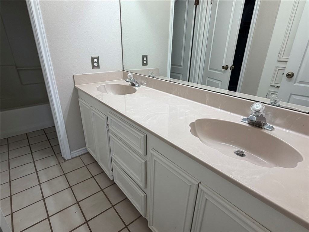 5318 Spring Brook Dr - Photo 6 of 8