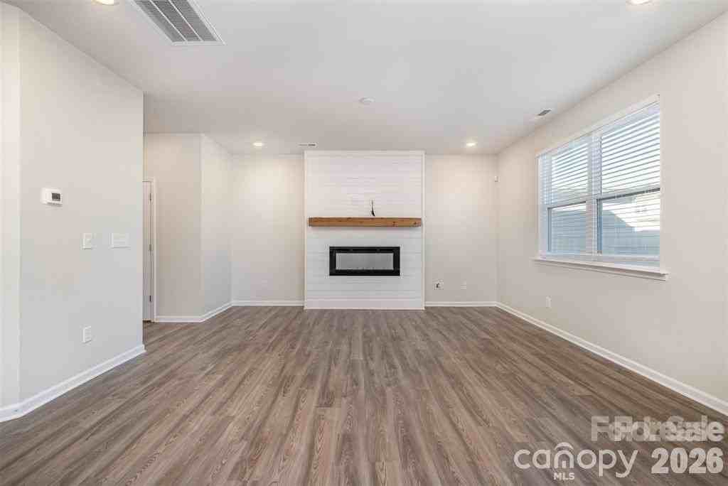 3034 Eastcott Ave - Photo 4 of 30
