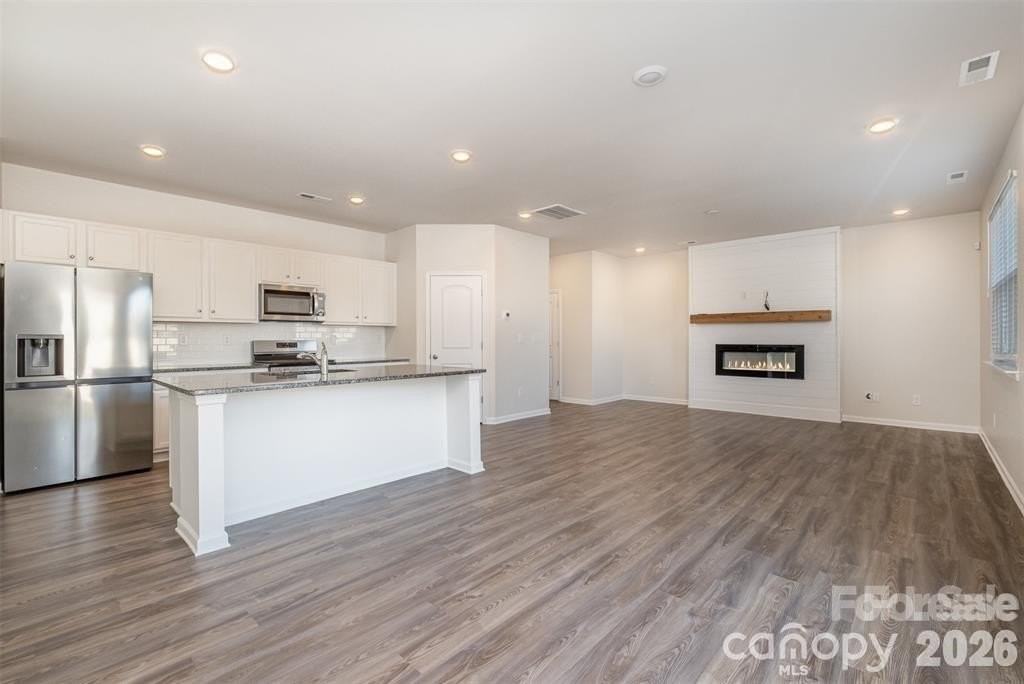 3034 Eastcott Ave - Photo 6 of 30