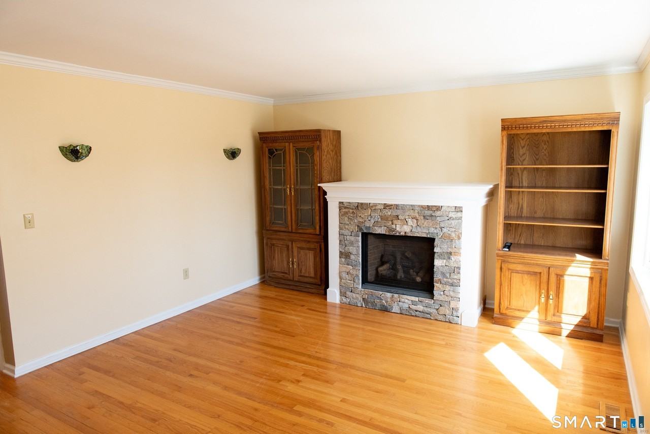 34 Center Ave - Photo 6 of 20