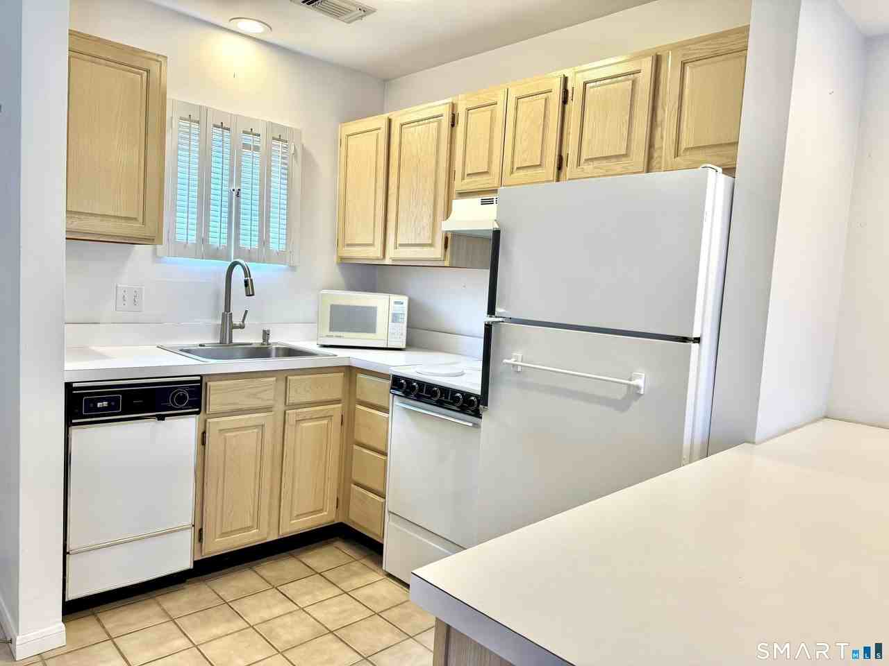 823 Old Pond Ln #823 - Photo 3 of 23
