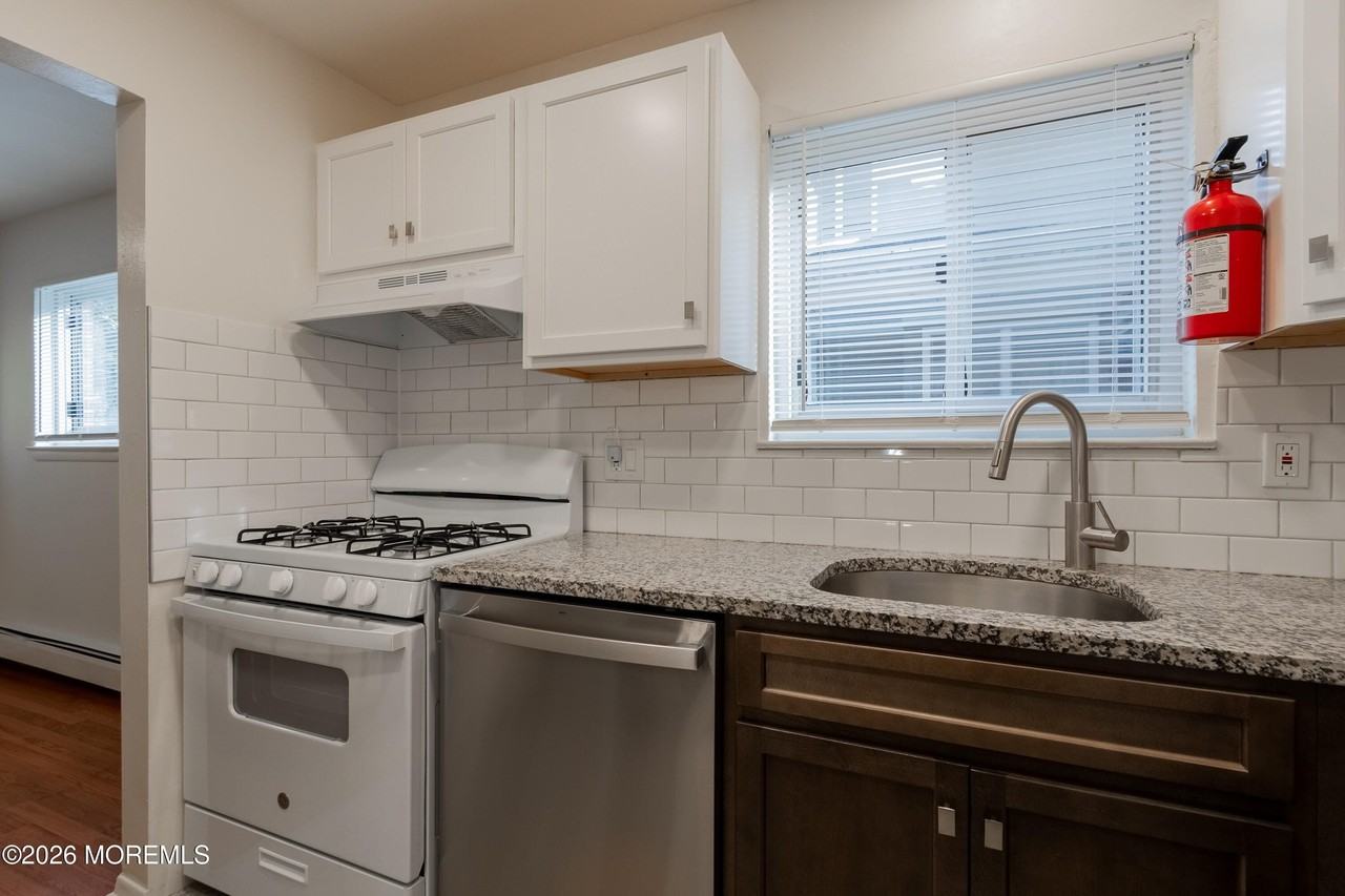 400 Sairs Ave - Photo 2 of 22