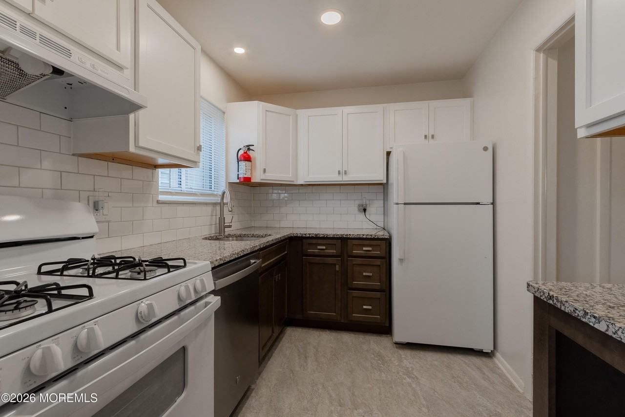 400 Sairs Ave - Photo 3 of 22
