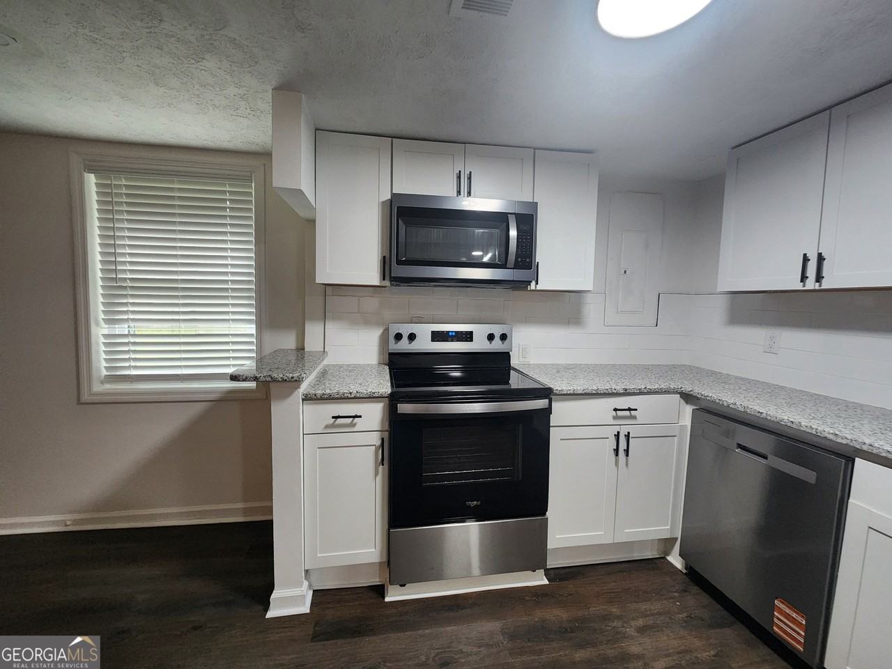 2871 Barbara Rd - Photo 7 of 25