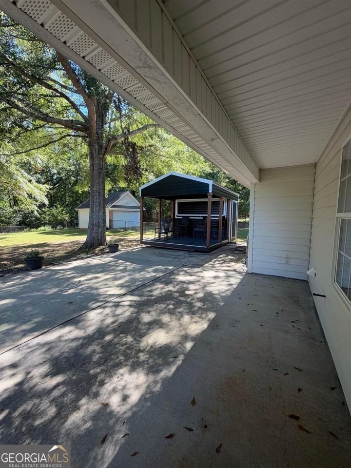 156 Collis Rd - Photo 3 of 16