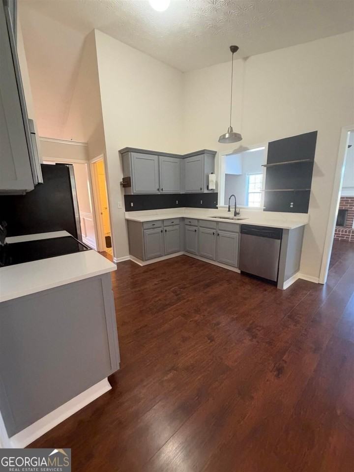 156 Collis Rd - Photo 4 of 16