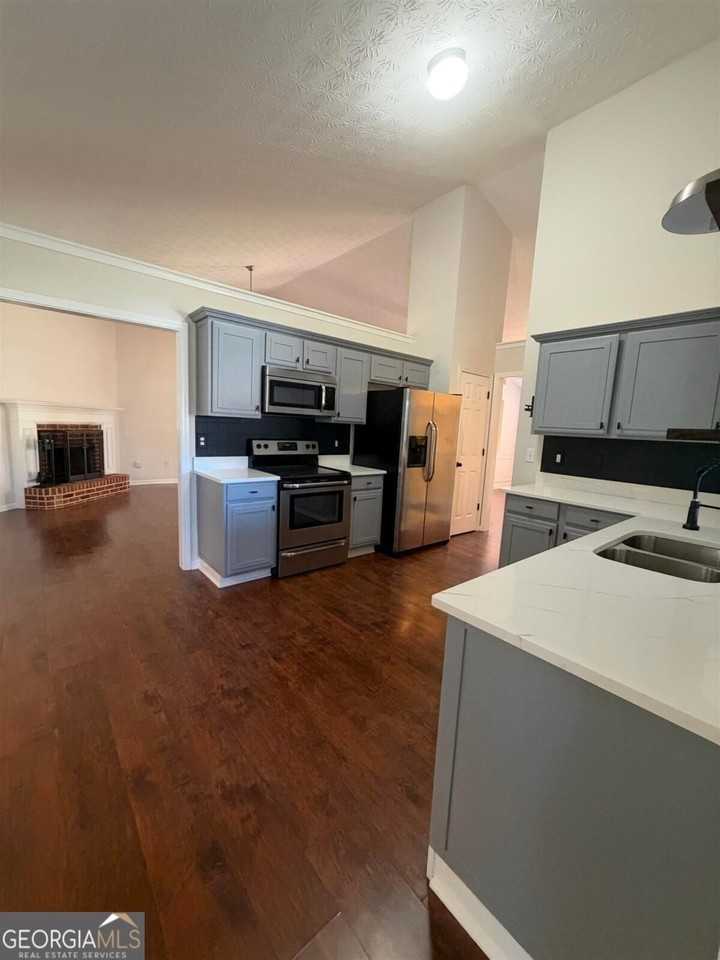 156 Collis Rd - Photo 5 of 16