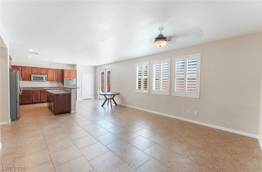 6221 Villa Emo St - Photo 5 of 29