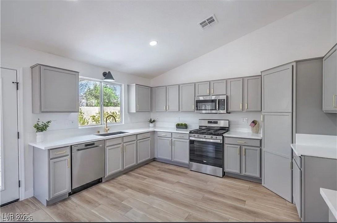 676 Pansy Pl - Photo 3 of 15