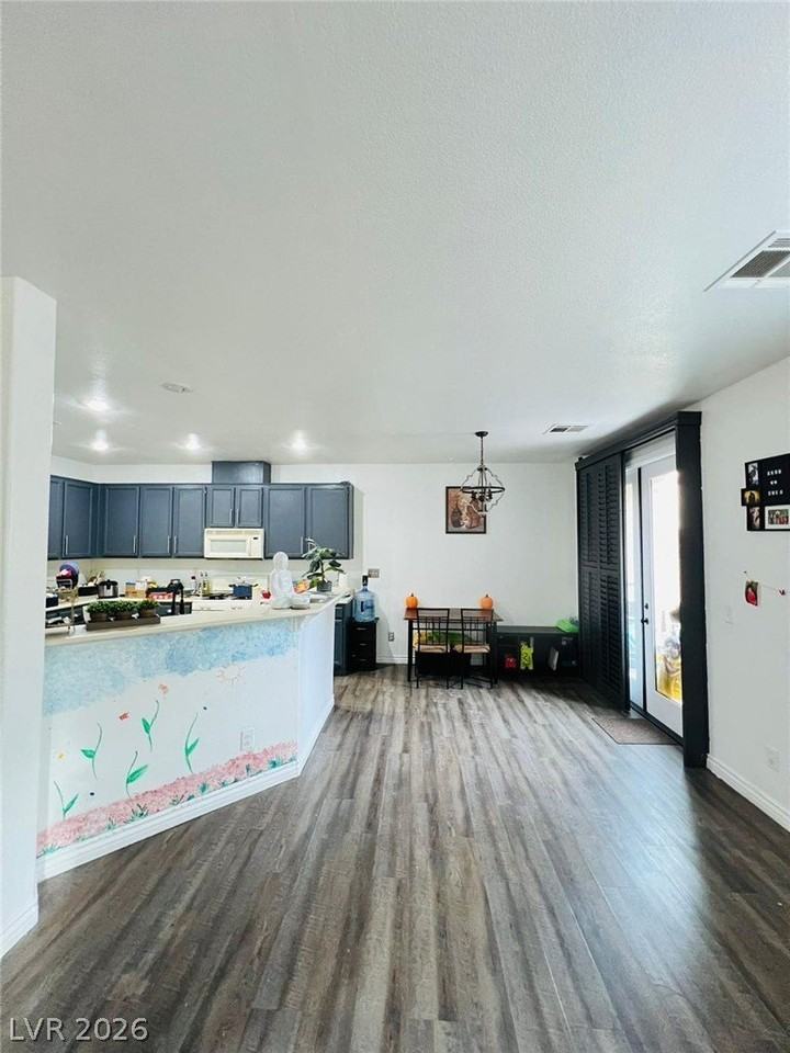 1323 Grass Creek Ave #1 - Photo 3 of 5