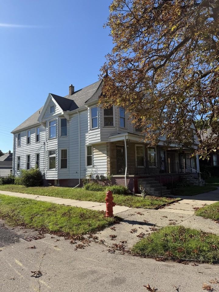 5205 Canton St - Photo 2 of 16