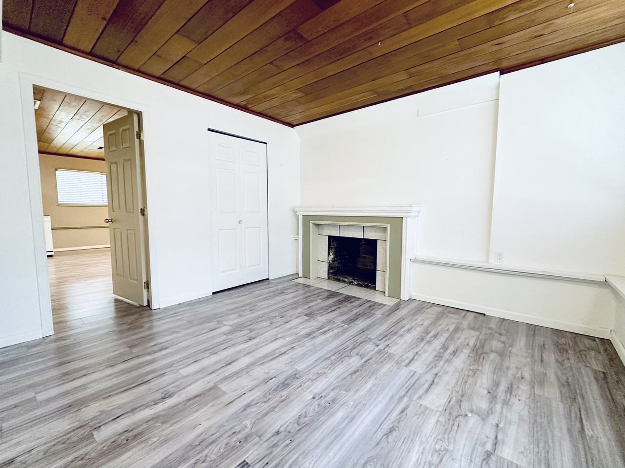 20522 88A Avenue - Photo 3 of 28