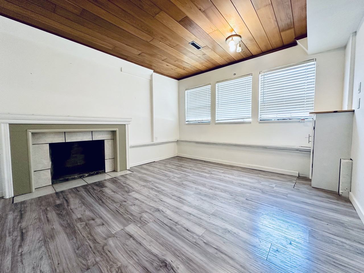20522 88A Avenue - Photo 5 of 28