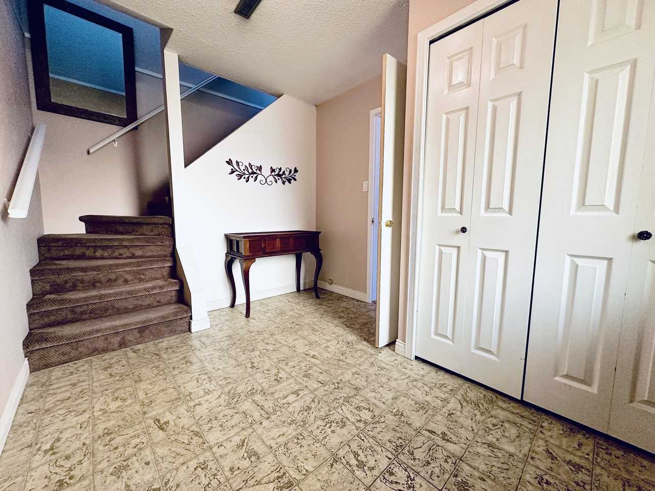 20522 88A Avenue - Photo 2 of 28