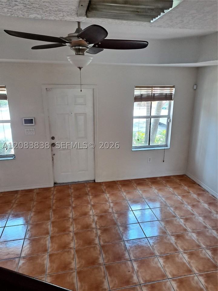 632 Sw 107th Ave #606 - Photo 2 of 39