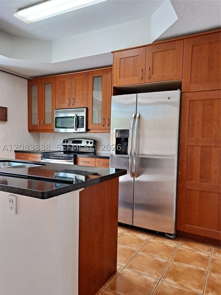 632 Sw 107th Ave #606 - Photo 7 of 39