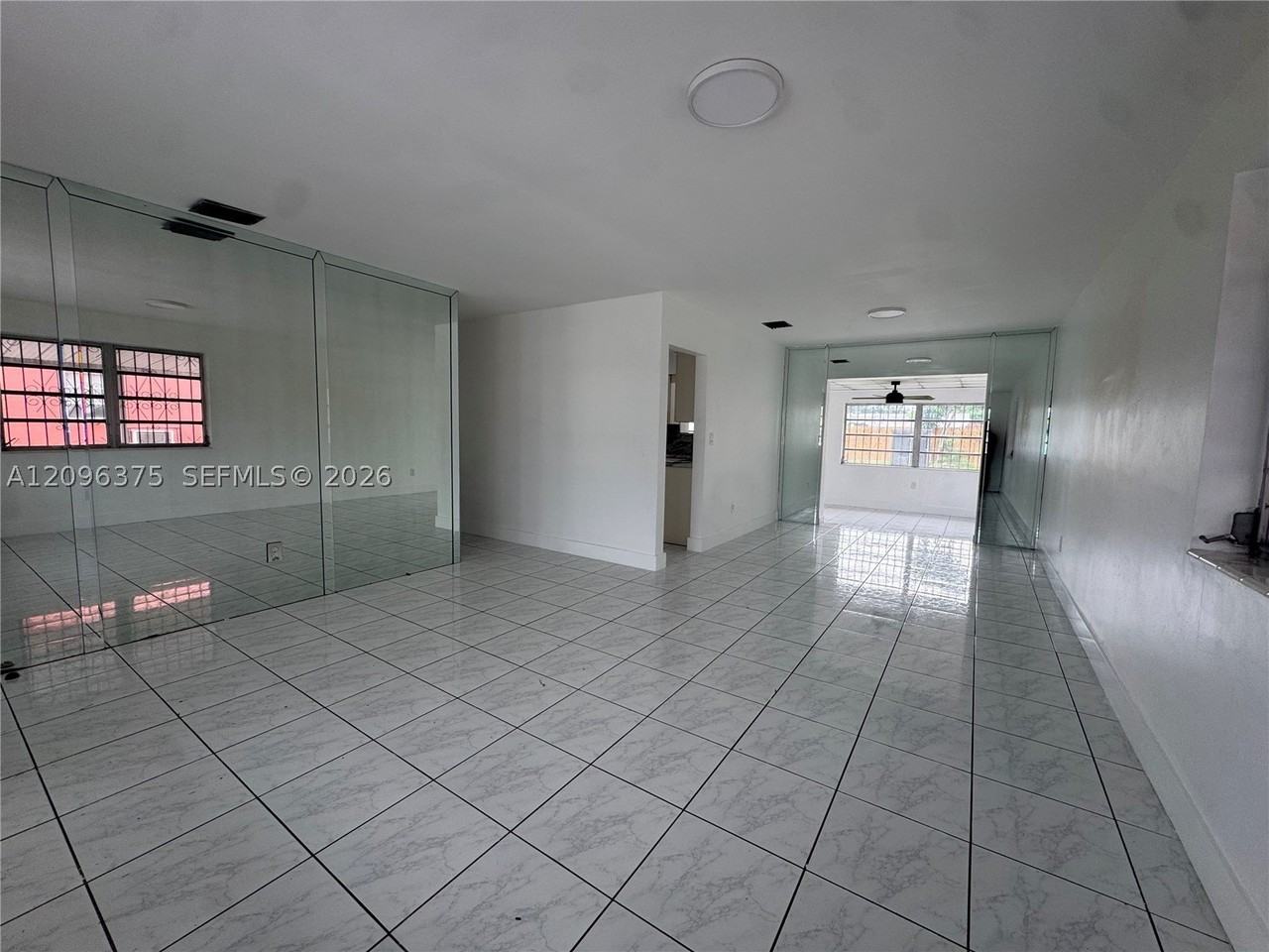 1320 W 37th St - Photo 4 of 9