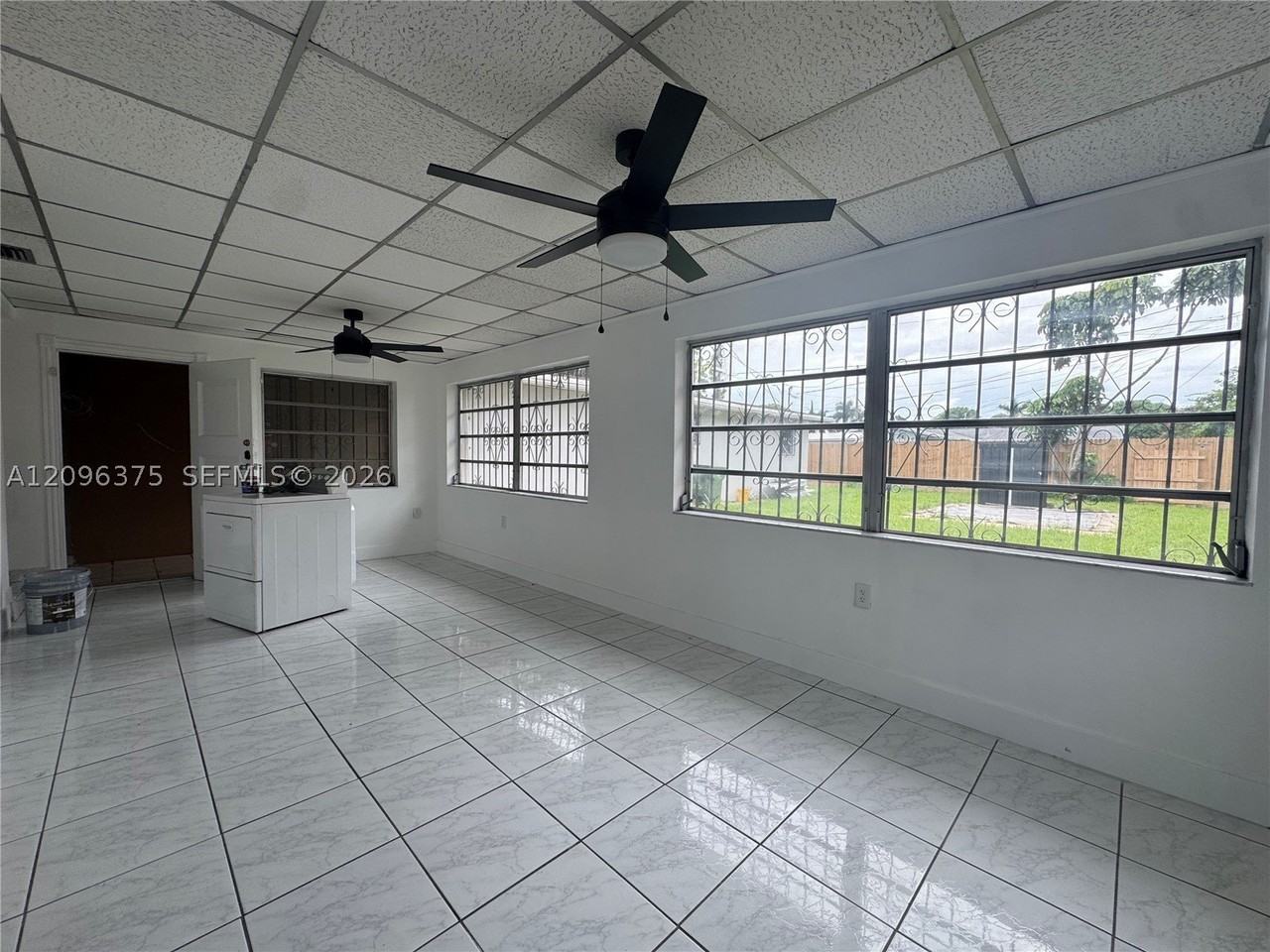 1320 W 37th St - Photo 6 of 9