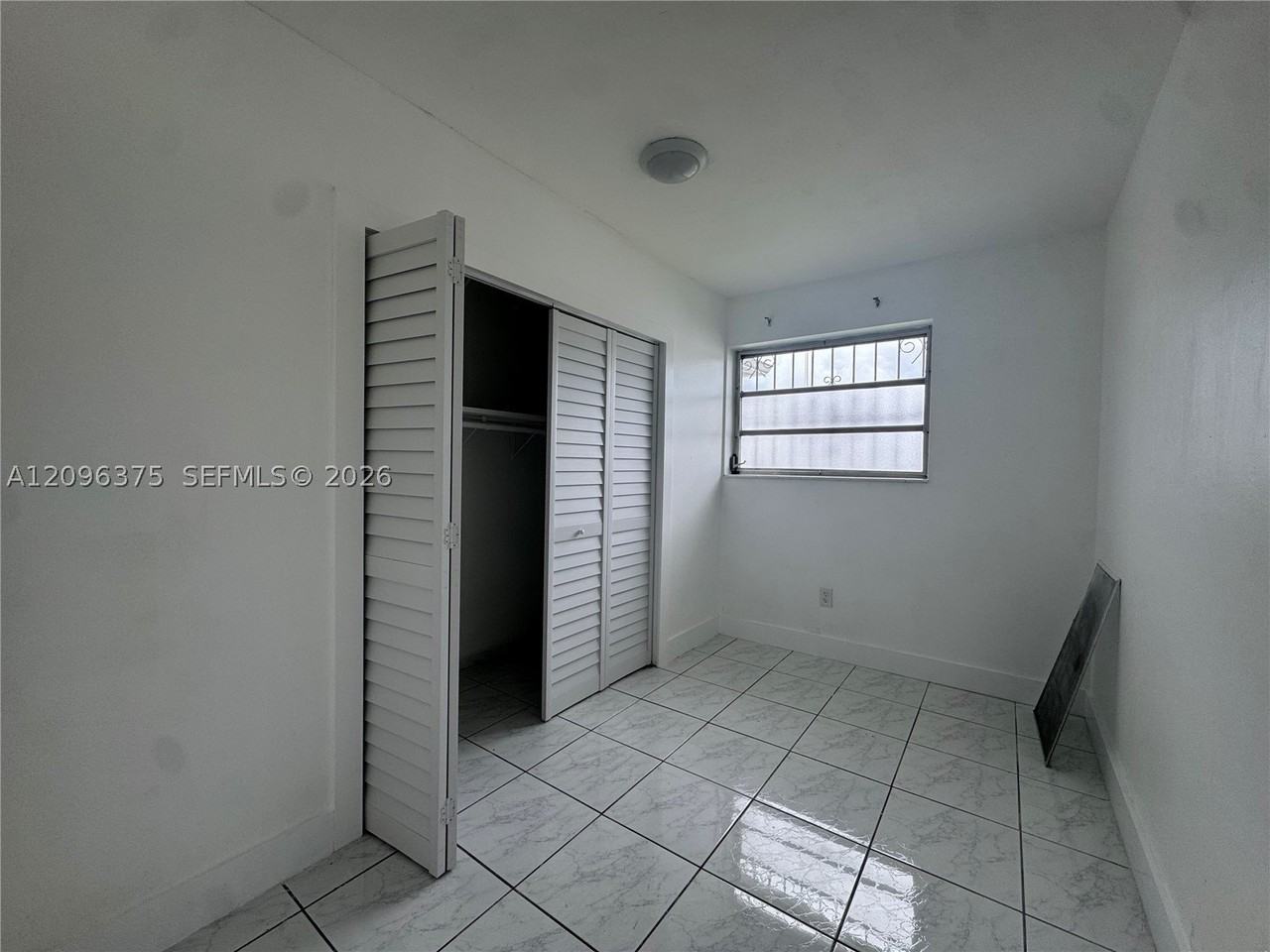 1320 W 37th St - Photo 7 of 9