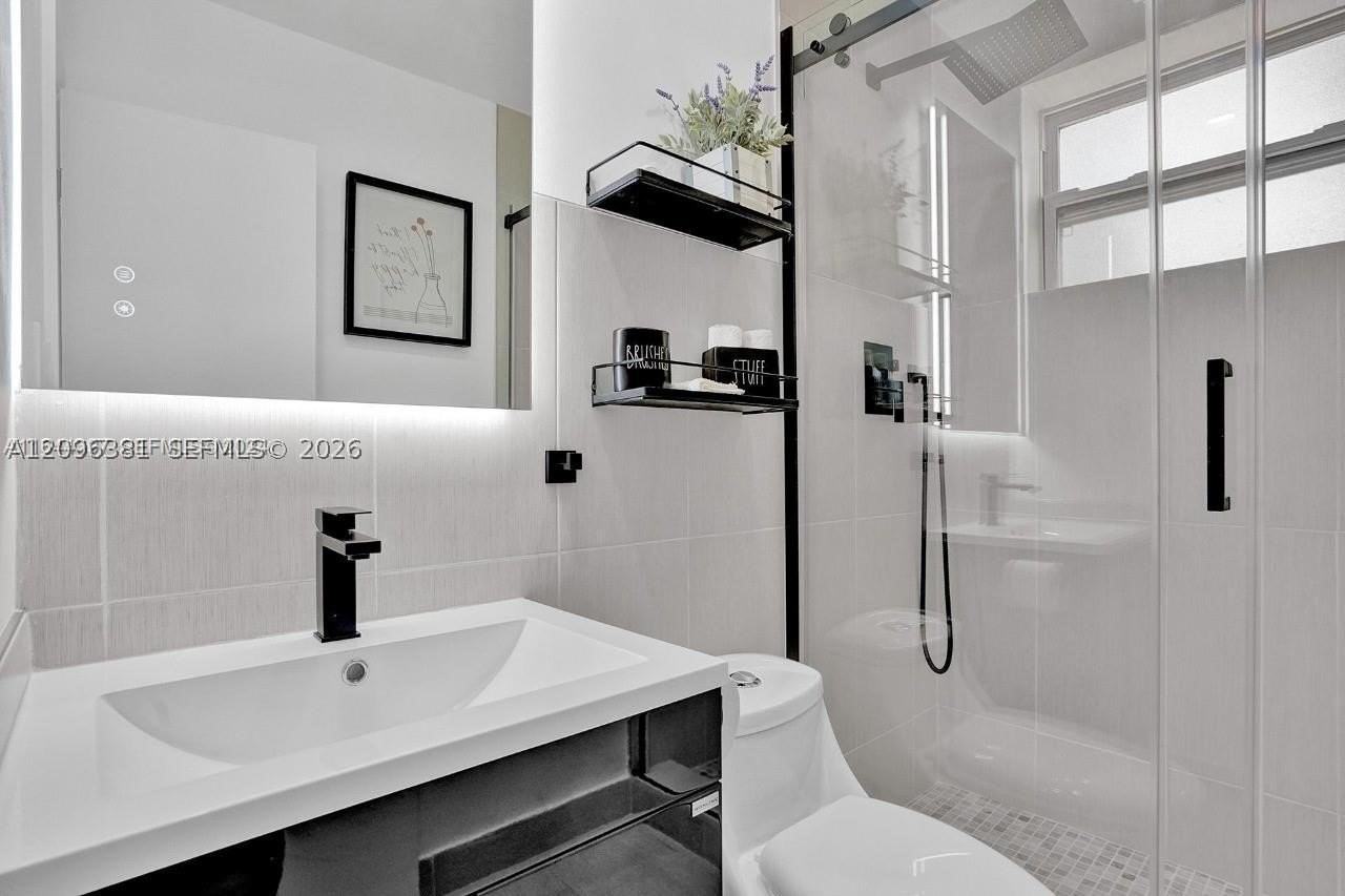 208 Se 4th St #1-2 - Photo 7 of 9