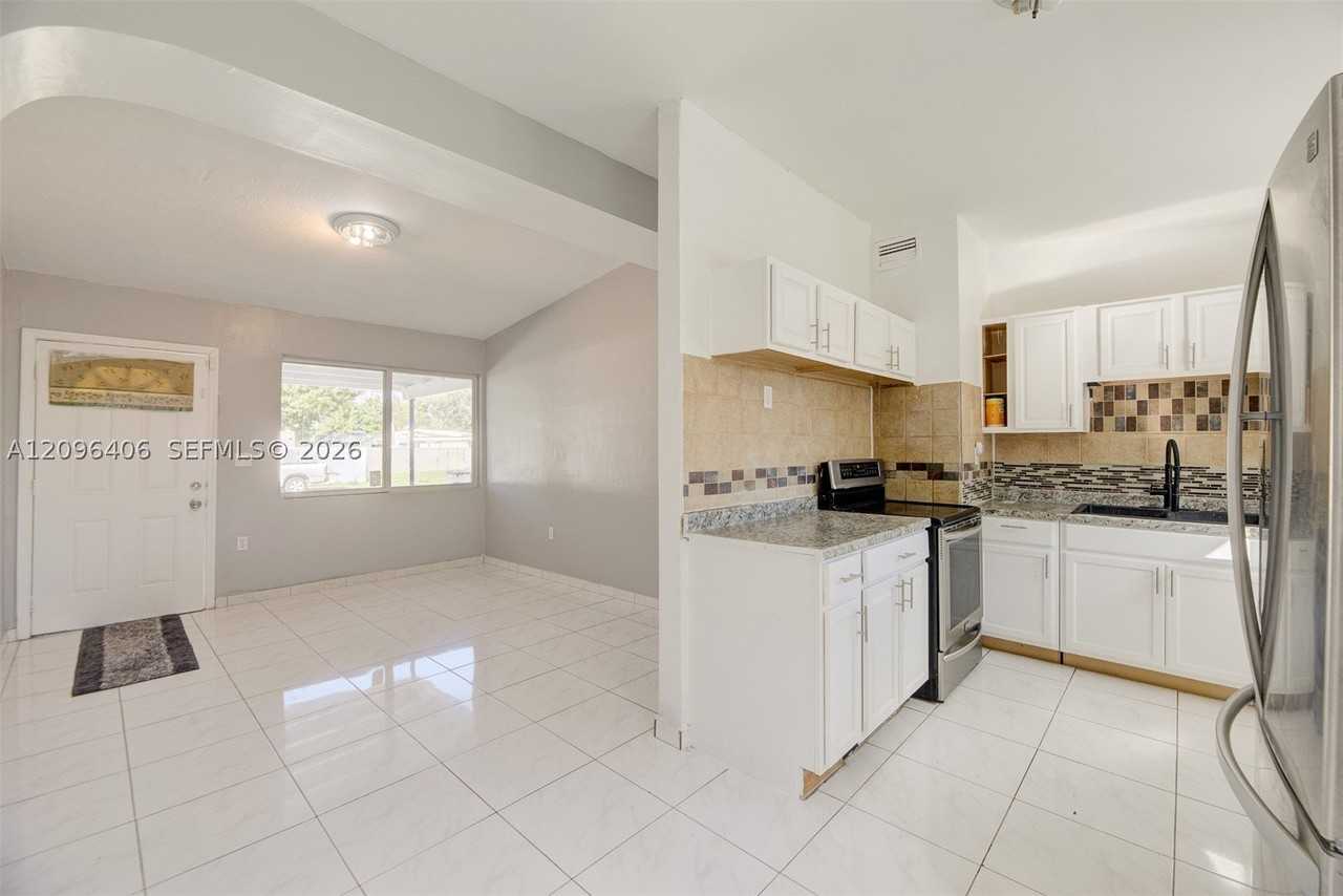 3510 Sw 39th St - Photo 5 of 32