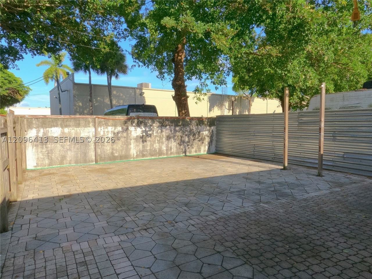 1188 Zill St - Photo 3 of 11