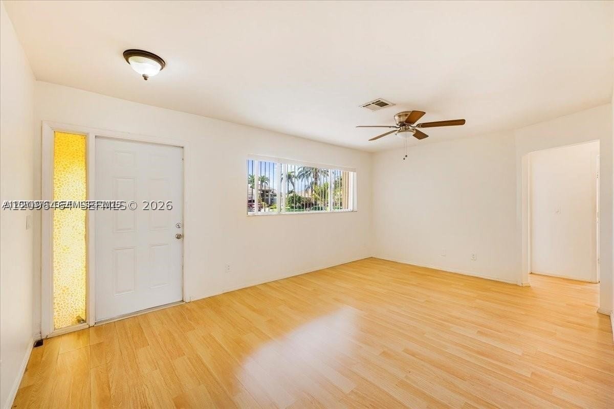 915 Se 20th St - Photo 4 of 17